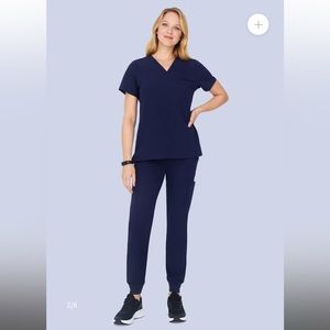 NWT NEVER WORN NAVY BLUE MANDALA SCRUB SET SIZE LARGE